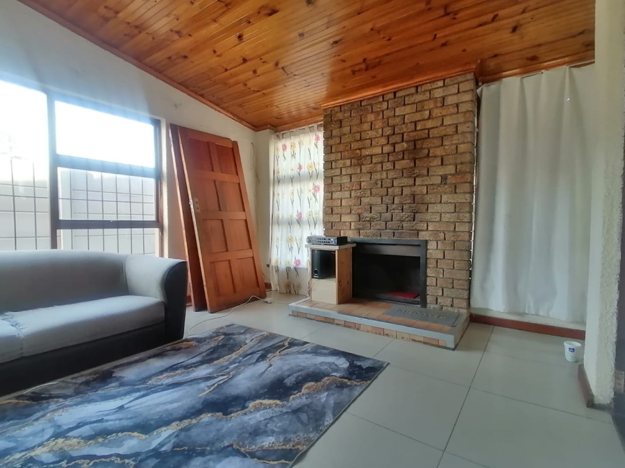 5 Bedroom Property for Sale in Eikendal Western Cape